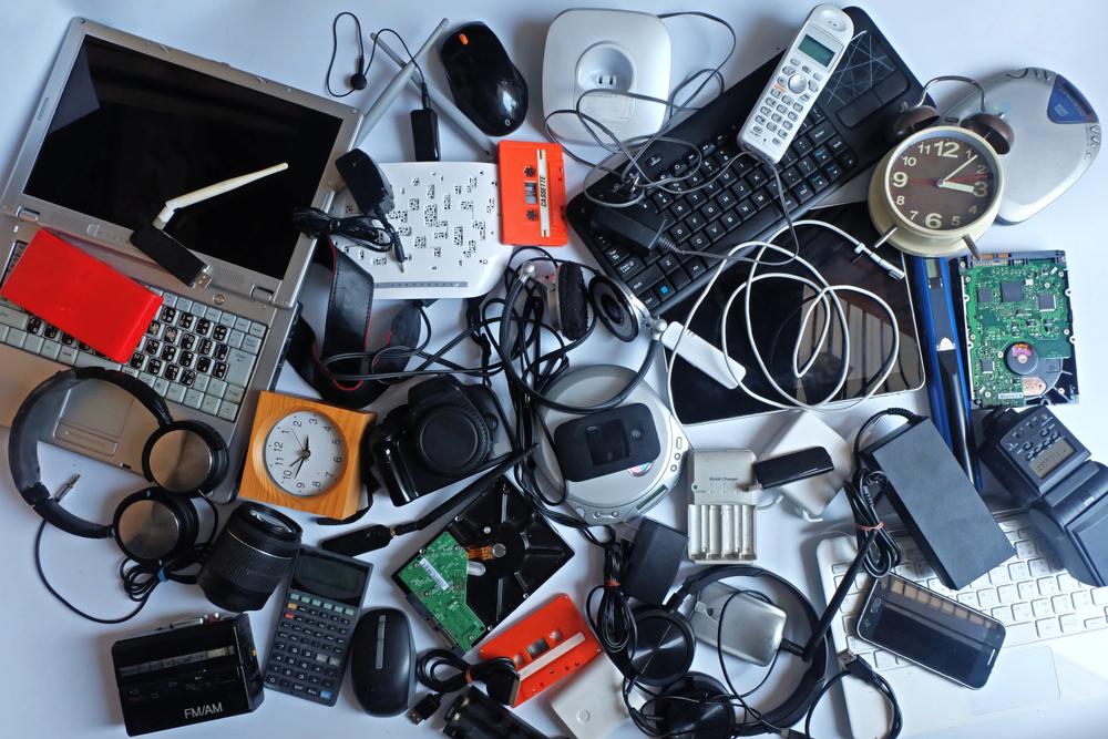 Cum scapi de echipamentele electrice și electronicele vechi?