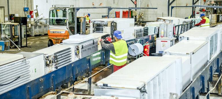 Frigiderul tău vechi contribuie la încălzirea globală. Colectează și reciclează corect!