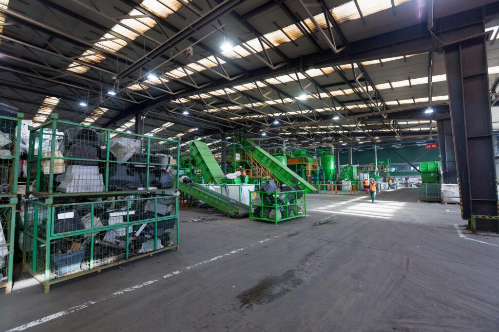 Vizită de lucru la cea mai mare fabrică de reciclare a deșeurilor de echipamente electrice și electronice GreenWEEE International din Buzău, România